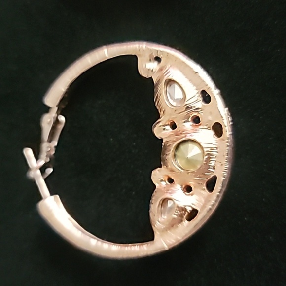 Hoop Earrings In Rose Gold Color With Large Crystals - Picture 4 of 4